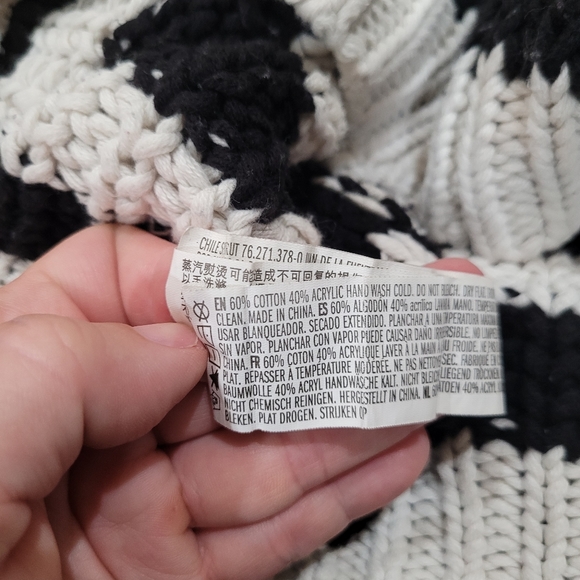 Forever 21 Chunky Crop Sweater Size S - Picture 3 of 4